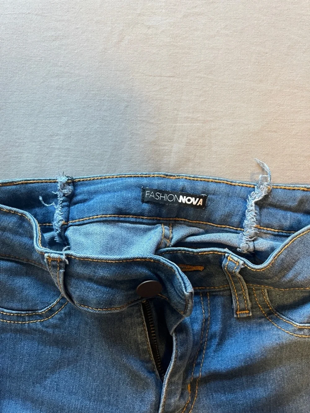 Classic Blue High-Waist Jeans - Picture 4 of 9